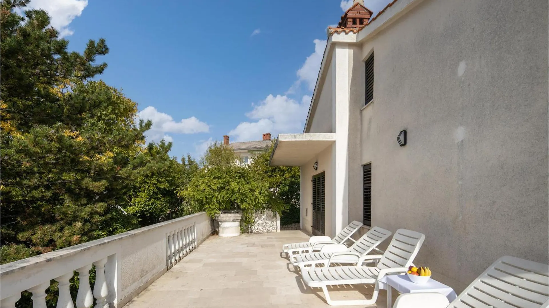 Three-Bedroom Holiday Home In Krk 크르크 크로아티아