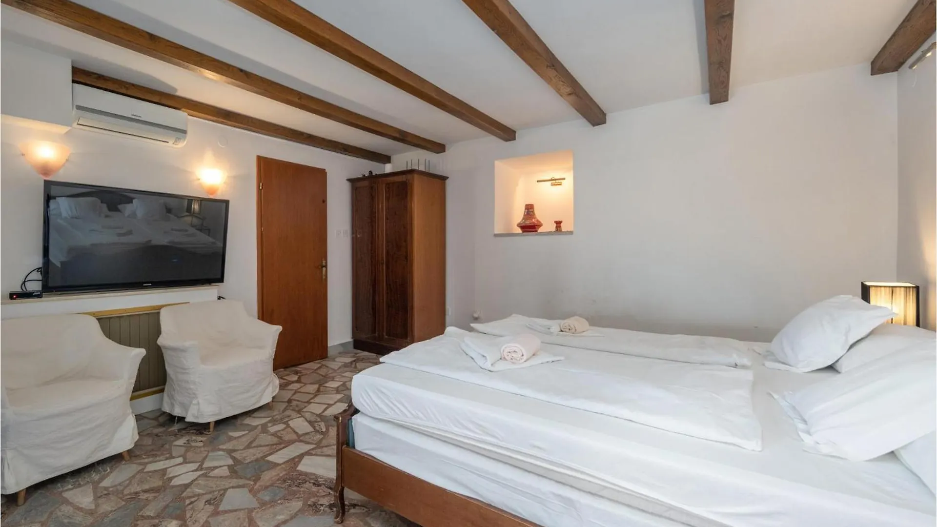 Three-Bedroom Holiday Home In Krk 크르크